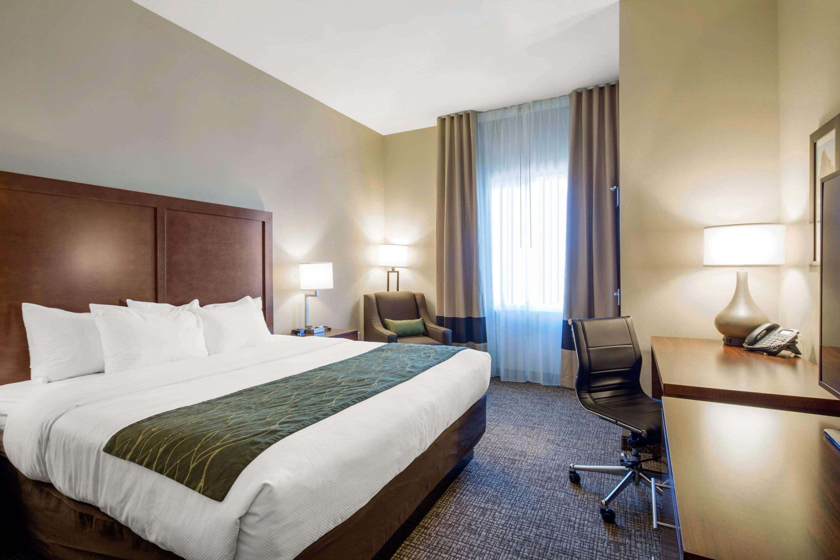 Hotel Comfort & Edgewood